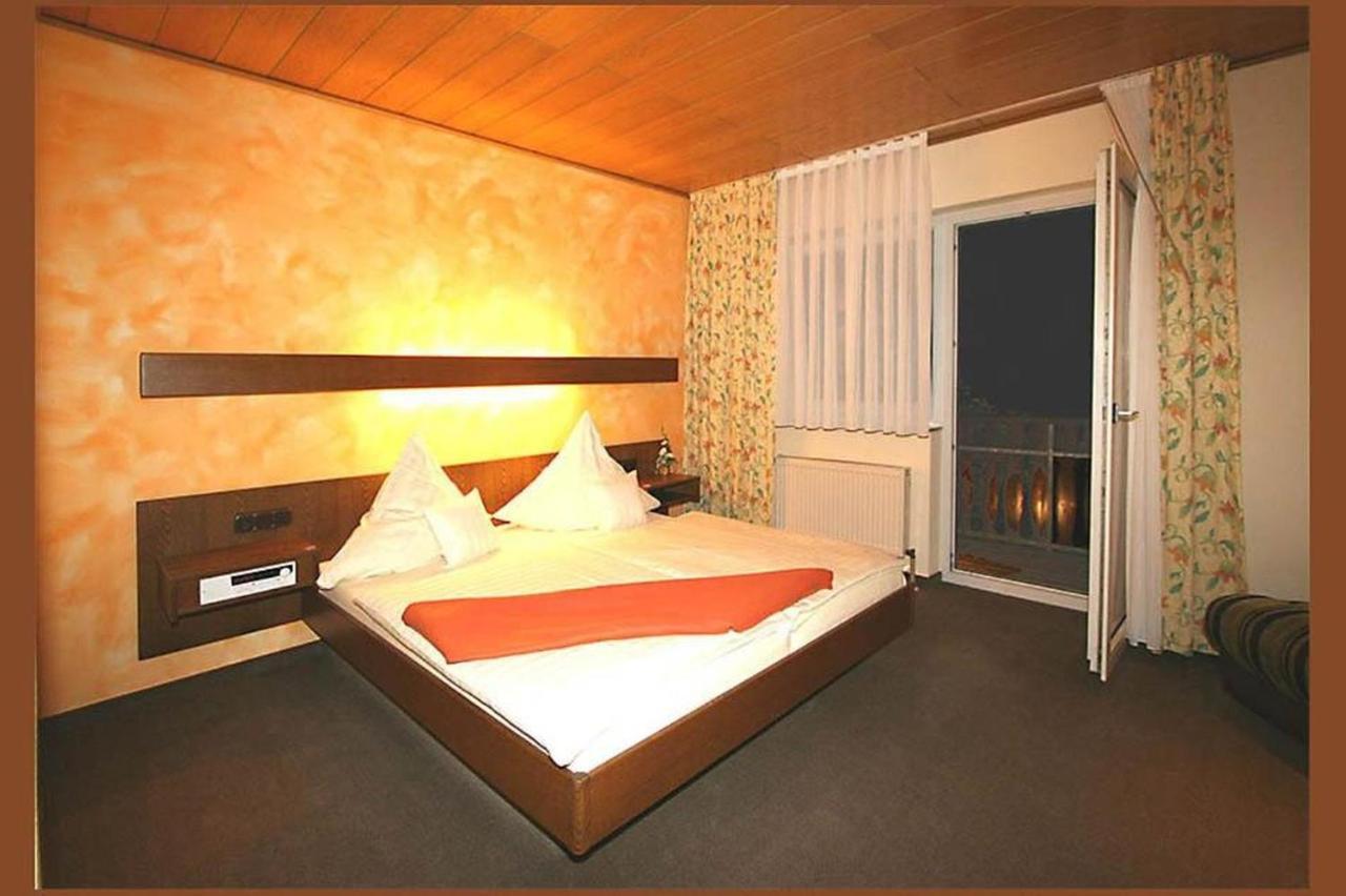 Hotel Zur Krone Ronneburg  Екстериор снимка