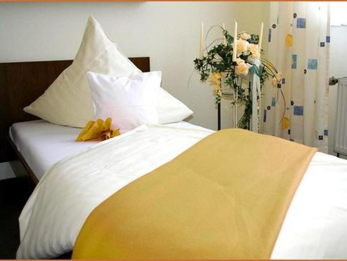 Hotel Zur Krone Ronneburg  Екстериор снимка