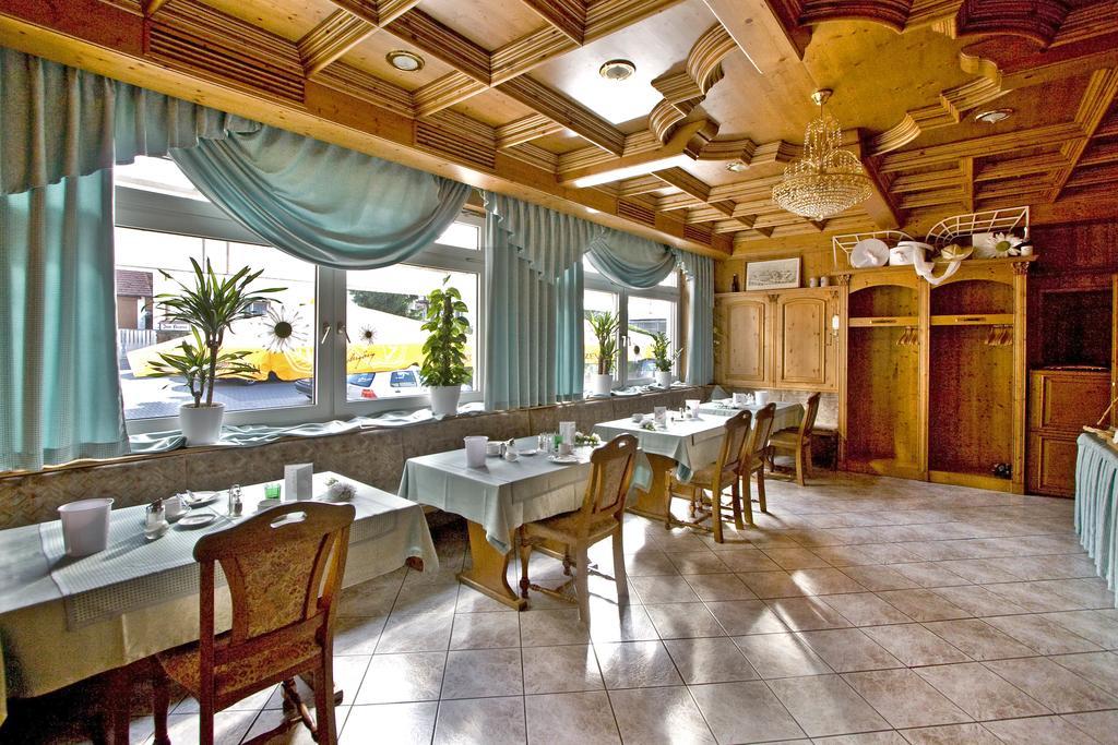 Hotel Zur Krone Ronneburg  Екстериор снимка